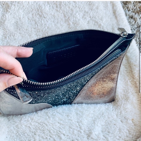 Express sparkly clutch - Picture 3 of 4